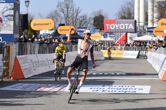 Bilder des Jahres 2025, Sport 03 März Sport Themen der Woche KW12 Sport Bilder des Tages Foto IPP Massimo Rana Torino 19-03-2025 Ciclismo Milano-Torino nella foto isaac del toro romero vincitore mentre taglia il traguardo battendo Ben Samuel Tulett Italy Photo Press - World Copyright italy ITALY  Copyright: xR4924_italyphotopressx