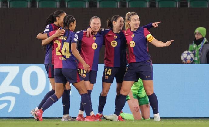 Torjubel 0-1 durch Ewa Pajor FC Barcelona, Barca Fussball, Frauen, Saison 2024 2025, UWCL Viertelfinale, Hinspiel, Volkswagen Arena , VfL Wolfsburg gegen FC Barcelona DFL REGULATIONS PROHIBIT ANY USE OF PHOTOGRAPHS AS IMAGE SEQUENCES AND OR QUASI-VIDEO.