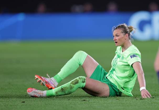 Alexandra Popp (VfL Wolfsburg) Fussball, Frauen, Saison 2024 2025, UWCL Viertelfinale, Hinspiel, Volkswagen Arena , VfL Wolfsburg gegen FC Barcelona, Barca DFL REGULATIONS PROHIBIT ANY USE OF PHOTOGRAPHS AS IMAGE SEQUENCES AND OR QUASI-VIDEO.