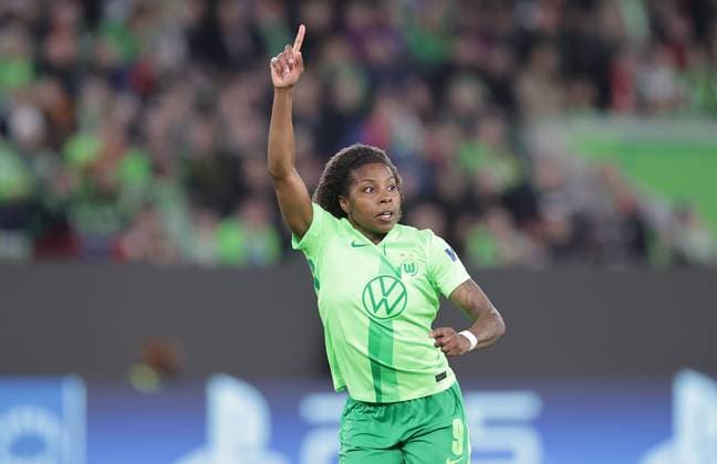 Lineth Beerensteyn (VfL Wolfsburg) Fussball, Frauen, Saison 2024 2025, UWCL Viertelfinale, Hinspiel, Volkswagen Arena , VfL Wolfsburg gegen FC Barcelona, Barca DFL REGULATIONS PROHIBIT ANY USE OF PHOTOGRAPHS AS IMAGE SEQUENCES AND OR QUASI-VIDEO.