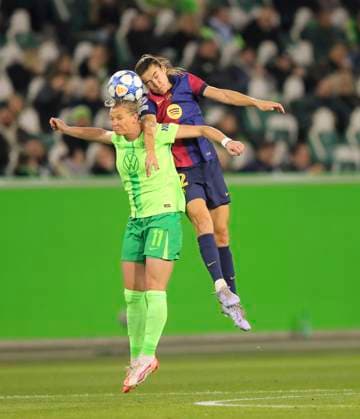 Foto : Alexandra POPP (Wolfsburg) gegen Patri Guijarro (Barcelona) Fussball Championsleague der Frauen Viertelfinale am Mi. 19.03.2025 VfL Wolfsburg - CF Barcelona
