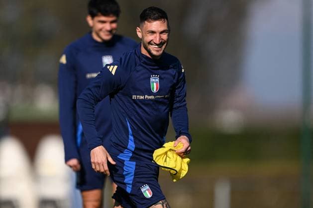 CALCIO - UEFA Nations League - Team Italy - Training Matteo Politano of Italy in action during a Italy training session at BPER Training Centre at BPER Training Centre Appiano Gentile on March 19, 2025 in Como, Italy Milan Italy  Copyright: xIPAxSport ABACAx