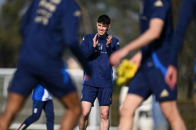 CALCIO - UEFA Nations League - Team Italy - Training Alessandro Bastoni of Italy react during a Italy training session at BPER Training Centre at BPER Training Centre Appiano Gentile on March 19, 2025 in Como, Italy Milan Italy  Copyright: xIPAxSport ABACAx