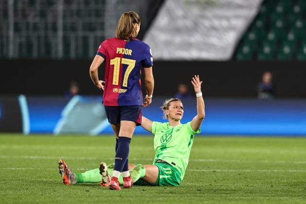 Alexandra Popp (VfL Wolfsburg,11) und Ewa Pajor FC Barcelona, Barca 17) - Viertelfinale Champions League der Frauen Saison 2024-2025 VfL Wolfsburg vs. FC Barcelona in der Volkswagen Arena in Wolfsburg - Aktion,Fußball,Frau,Frauen,Damen,Deutschland,19.03.2025