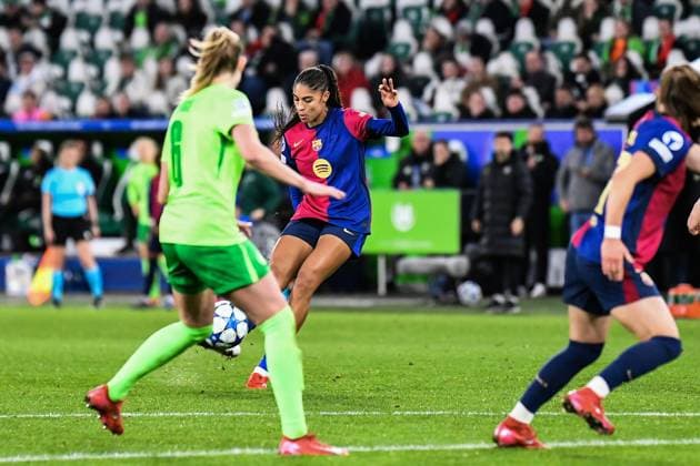 Fußball I Frauen I Saison 2024-2025 I Champions League I Viertelfinale I VfL Wolfsburg - FC Barcelona, Barca I 19.03.2025 Torschuss Sydney Schertenleib (30, FC Barcelona) zum 4:0 Freisteller, Nahaufnahme, Porträt, Portrait, Einzelfoto, Einzelbild, Körper Wolfsburg Volkswagen Arena Niedersachsen Deutschland Copyright: xLobeca InesxHähnelx