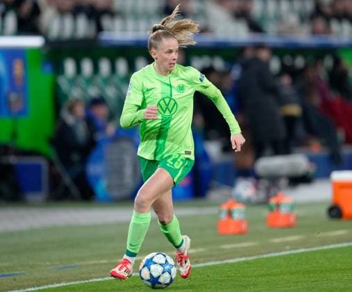 Vivien Endemann (VfL Wolfsburg Frauen, 25) mit ball GER, VfL Wolfsburg vs. FC Barcelona, Barca Fussball, UEFA Womens Champions League, Viertelfinale Hinspiel, Saison 2024 2025, 19.03.2025 GER, VfL Wolfsburg vs. FC Barcelona, Fussball, UEFA Womens Champions League, Viertelfinale Hinspiel, Saison 2024 2025, 19.03.2025 Wolfsburg Copyright: xEibner-Pressefoto ScottxColemanx EP_SCN