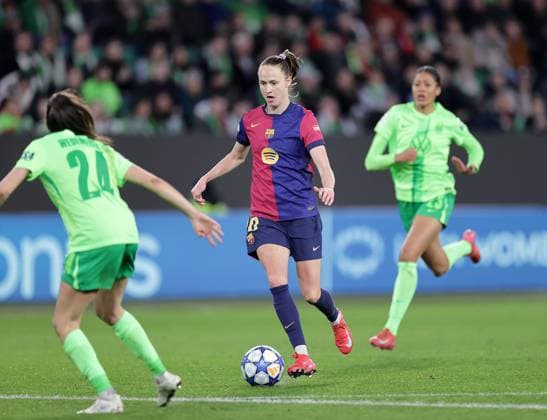 Caroline Graham Hansen FC Barcelona, Barca Fussball, Frauen, Saison 2024 2025, UWCL Viertelfinale, Hinspiel, Volkswagen Arena , VfL Wolfsburg gegen FC Barcelona, 1-4 DFL REGULATIONS PROHIBIT ANY USE OF PHOTOGRAPHS AS IMAGE SEQUENCES AND OR QUASI-VIDEO.