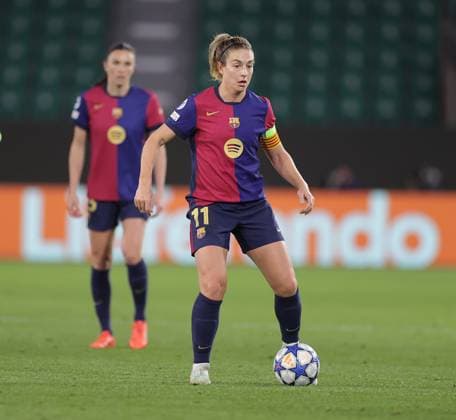 Alexia Putellas FC Barcelona, Barca Fussball, Frauen, Saison 2024 2025, UWCL Viertelfinale, Hinspiel, Volkswagen Arena , VfL Wolfsburg gegen FC Barcelona, 1-4 DFL REGULATIONS PROHIBIT ANY USE OF PHOTOGRAPHS AS IMAGE SEQUENCES AND OR QUASI-VIDEO.