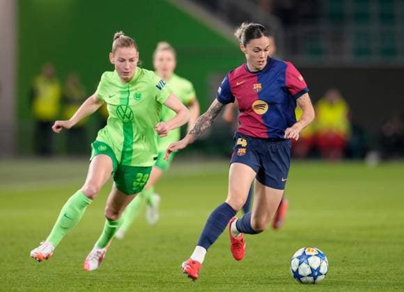 Sarai Linder (VfL Wolfsburg Frauen, 39) und Mariai Leon FC Barcelona, Barca Frauen, 4) GER, VfL Wolfsburg vs. FC Barcelona, Fussball, UEFA Womens Champions League, Viertelfinale Hinspiel, Saison 2024 2025, 19.03.2025 GER, VfL Wolfsburg vs. FC Barcelona, Fussball, UEFA Womens Champions League, Viertelfinale Hinspiel, Saison 2024 2025, 19.03.2025 Wolfsburg Copyright: xEibner-Pressefoto ScottxColemanx EP_SCN