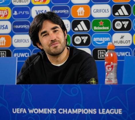 Pere Romeu (Cheftrainer, FC Barcelona, Barca Frauen) in der Pressekonferenz nach dem Spiel. GER, VfL Wolfsburg vs. FC Barcelona, Fussball, UEFA Womens Champions League, Viertelfinale Hinspiel, Saison 2024 2025, 19.03.2025 GER, VfL Wolfsburg vs. FC Barcelona, Fussball, UEFA Womens Champions League, Viertelfinale Hinspiel, Saison 2024 2025, 19.03.2025 Wolfsburg Copyright: xEibner-Pressefoto ScottxColemanx EP_SCN