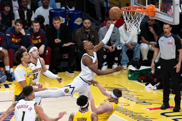Sport Themen der Woche KW12 Sport Bilder des Tages March 19, 2025, Los Angeles, California, USA: Denver Nuggets PEYTON WATSON 8 goes to the basket against Los Angeles Lakers AUSTIN REAVES 15 during an NBA, Basketball Herren, USA basketball game at Crypto.com Arena. Los Angeles USA - ZUMAc68_ 20250319_zaf_c68_012 Copyright: xRingoxChiux