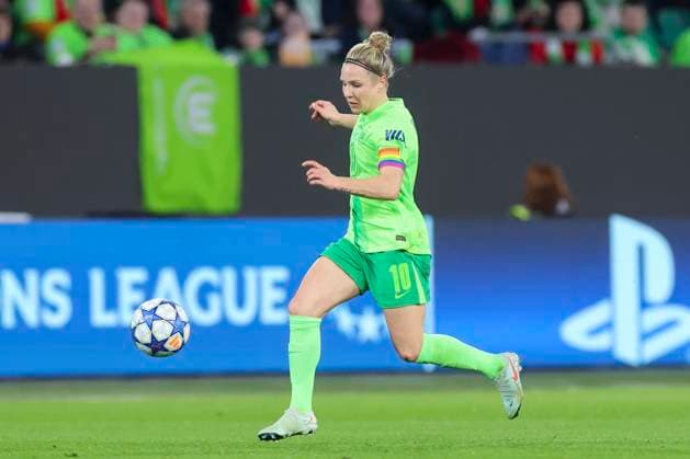 Svenja Huth (VfL Wolfsburg) kontrolliert den Ball, UEFA Women s Champions League Quarter Finals First Leg, VfL Wolfsburg and FC Barcelona, Barca Volkswagen-Arena am 19. March 2025 in Wolfsburg, Deutschland. (Foto von Marco Steinbrenner DeFodi Images) Svenja Huth (VfL Wolfsburg) controls the ball, UEFA Women s Champions League Quarter Finals First Leg, VfL Wolfsburg and FC Barcelona, Volkswagen-Arena, March 19, 2025 in Wolfsburg, Germany. (Photo by Marco Steinbrenner DeFodi Images)