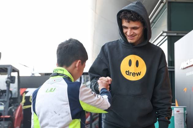 F1 Grand Prix Of China - Previews Lando Norris of Great Britain and the McLaren F1 Team greets a young karting driver during a preview ahead of the F1 Grand Prix of China at Shanghai International Circuit in Shanghai, China, on March 20, 2025. Shanghai Shanghai China  Copyright: xPaddockerx originalFilename:paddocker-f1grandp250320_npukk.jpg