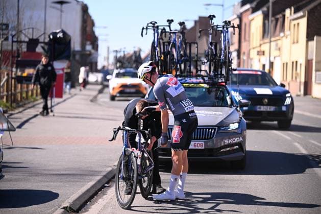 Grand Prix de Denain - Porte du Hainaut 2025 cycling race DENAIN, FRANCE - MARCH 20 : Kielich Timo (BEL) of Alpecin - Deceuninck coping with a technical problem during the Men Elite UCI 1.Pro 66th Grand Prix de Denain - Porte du Hainaut cycling race with start in Denain and finish in Denain (204,4 km) on March 20, 2025 in Denain, France, 20 03 2025 ( Motordriver Stephan Boone & Denain France  Copyright: xTomasxSiskx