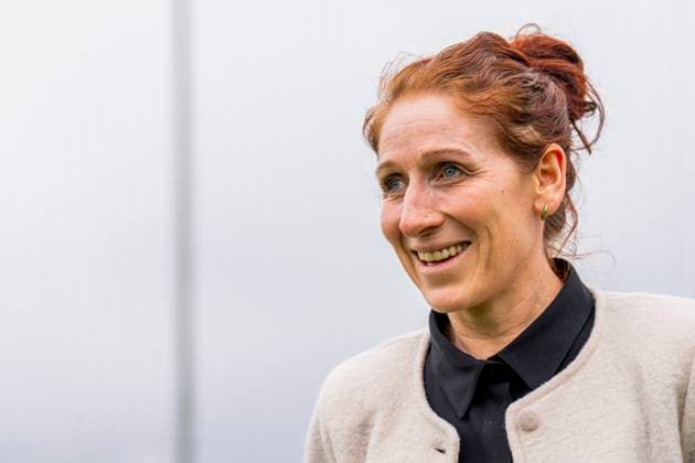 Fotball, trening med Norges herrelandslag Marbella , Spania 20250320. President i Norges Fotballforbund, Lise Klaveness under en trening med Norges herrelandslag i fotball pa Marbella Football Center. Foto: Fredrik Varfjell NTB Marbella Spania EDITORIAL USE ONLY. RESTRICTED USE FOR BETTING COMPANIES Ref:_SPOg1fQJTHTO8Y.jpg *** Football, training with Norways mens national team Marbella , Spain 20250320 President of the Norwegian Football Association, Lise Klaveness during a training session with Norways mens national football team at Marbella Football Center Photo Fredrik Varfjell NTB Marbella Spain EDITORIAL USE ONLY RESTRICTED USE FOR BETTING COMPANIES  Copyright: xFredrikxVarfjellx xNTBx
