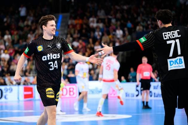 Handball: EM-Qualifikation, Deutschland - Österreich, 2. Qualifikationsrunde, Gruppe 7, 4. Spieltag Rune Dahmke (Deutschland), Marko Grgic (Deutschland) Hannover ZAG Arena Deutschland