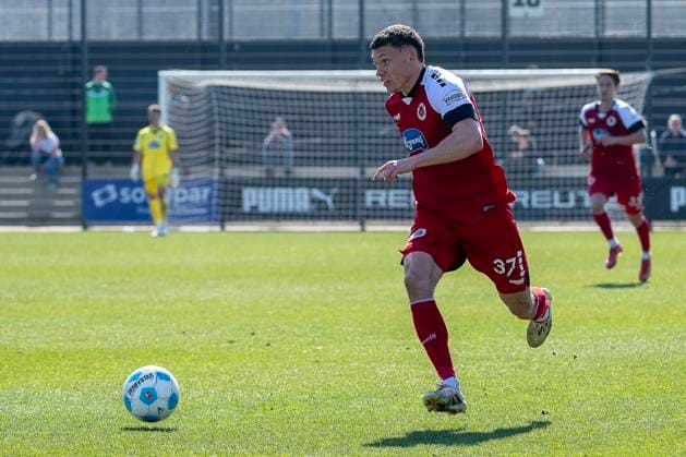 20.03.2025, Fussball: Freundschaftsspiel, Borussia Moenchengladbach - Viktoria Koeln, Saison 2024 2025, auf dem Fohlenplatz in Moenchengladbach. Niklas May (Viktoria Koeln, 37) im Sprint. Foto: Kirchner-Media Thomas Haesler Copyright: xKirchner-Media ThomasxHaeslerx