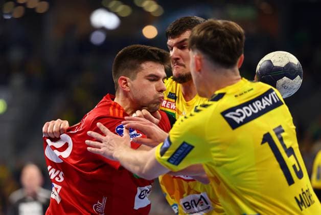 Sport Themen der Woche KW12 Sport Bilder des Tages Renars Uscins (Burgdorf) im Zweikampf Rhein-Neckar Loewen vs TSV Hannover-Burgdorf, Handball, 1. Bundesliga, 20.03.2025 Rhein-Neckar Loewen vs TSV Hannover-Burgdorf, Handball, 1. Bundesliga, 20.03.2025 Mannheim *** Renars Uscins Burgdorf in duel Rhein Neckar Loewen vs TSV Hannover Burgdorf, Handball, 1 Bundesliga, 20 03 2025 Rhein Neckar Loewen vs TSV Hannover Burgdorf, Handball, 1 Bundesliga, 20 03 2025 Mannheim Copyright: xEibner-Pressefotox EP_RWS
