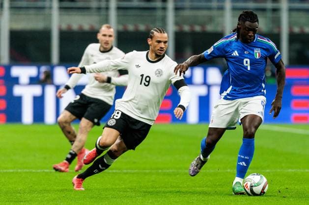 UEFA Nations League: Italien - Deutschland; 20.03.2025 Zweikampf Leroy Sane (Deutschland, 19), Moise Kean (Italien, 9) UEFA Nations League: Italien - Deutschland; Mailand, Stadio San Siro, 20.03.2025 Copyright: xBEAUTIFULxSPORTS Wunderlx