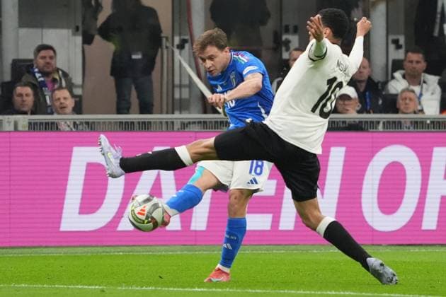 Nicolo Barella (Italien, Italy, Italia, 18) gegen Jamal Musiala (Deutschland, Germany, 10) - Mailand 20.03.2025: Italien vs. Deutschland, Nations League Viertelfinale Hinspiel, San Siro