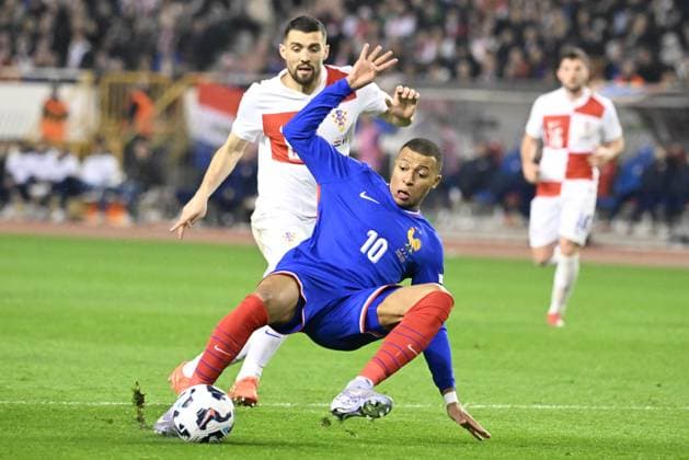 Split, 200325. Poljud Stadium. First football match of the quarter-finals of the League of Nations, Croatia - France. In the photo: Mateo Kovacic, Kylian Mbappe. Photo: Ante Cizmic CROPIX Split Hrvatska Copyright: xxAntexCizmicx ac-hrvatska_francuska40-200325