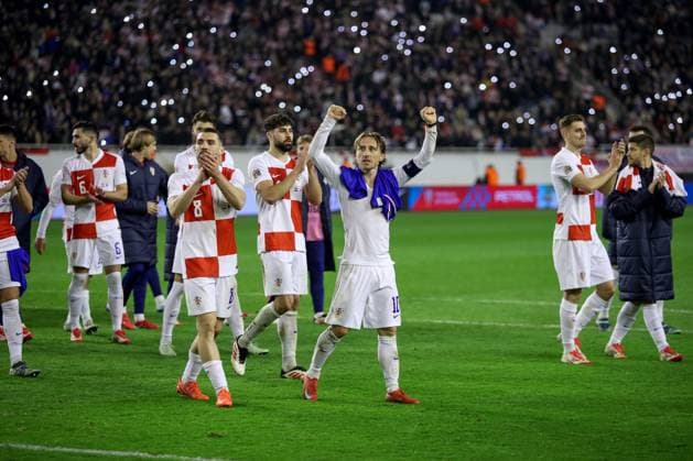 Sport Bilder des Tages Croatia v France - UEFA Nations League Quarterfinal Leg One SPLIT, CROATIA - MARCH 20: Croatia s Mateo Kovacic, Josko Gvardiol and Luka Modric celebrate after Croatia won 2-0 against France during the UEFA Nations League quarterfinal leg one match between Croatia and France at Stadion Poljud on March 20, 2025 in Split, Croatia.  SimexZelic PIXSELL