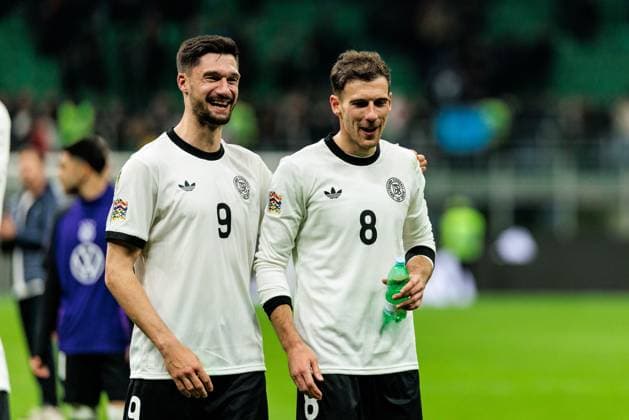 Sport Bilder des Tages UEFA Nations League: Italien - Deutschland; 20.03.2025 Tim Kleindienst (Deutschland, 9) und Leon Goretzka (Deutschland, 8) umarmen sich nach dem Sieg lachend UEFA Nations League: Italien - Deutschland; Mailand, Stadio San Siro, 20.03.2025 Copyright: xBEAUTIFULxSPORTS Wunderlx