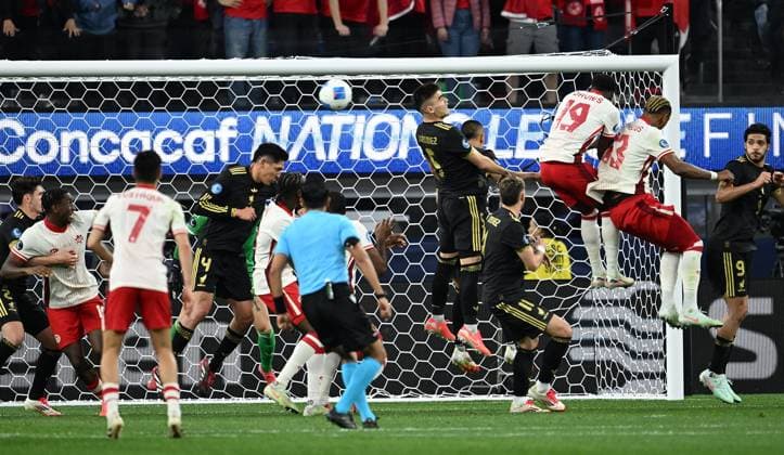 Fußball, CONCACAF Nations League, Mexiko - Kanada RECORD DATE NOT STATED IV CONCACAF NATIONS LEAGUE 2024-2025 Canada vs Mexico Johan Vasquez of Mexico during the Semifinal match between Canada and Mexican national team, Nationalteam (Mexico) as part Final Four of the Concacaf Nations League 2024-2025 at SoFi Stadium on March 20, 2025 in Inglewood, Los Angeles, California, United States. INGLEWOOD LOS ANGELES CALIFORNIA UNITED STATES  Copyright: xDavidxLeahx 20250320221419_CNL_2025_SF_CAN_MEX_VASQUEZ213