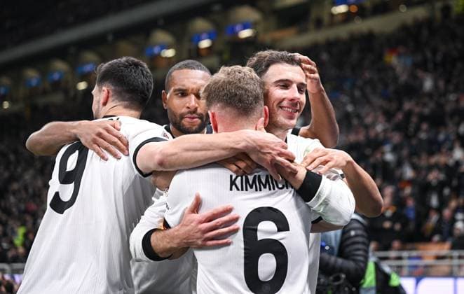 FUSSBALL UEFA Nations League 2024 2025 Viertelfinal Hinspiel in Mailand Italien - Deutschland 20.03.2025 JUBEL Deutschland; Tim Kleindienst, Jonathan Tah, Joshua Kimmich umarmen Torschuetze zum 1-2 Leon Goretzka (v.li.)