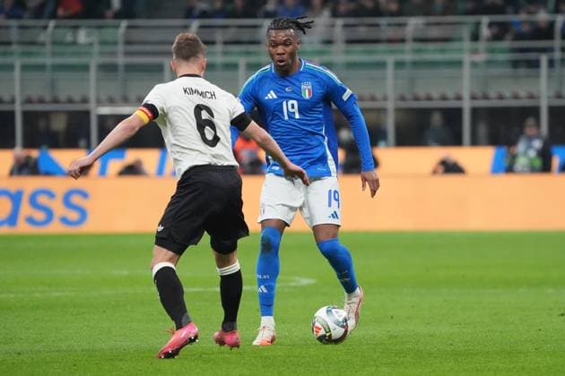 Iyenoma Udogie (Italien, Italy, Italia, 19) gegen Joshua Kimmich (Deutschland Germany, 6) - Mailand 20.03.2025: Italien vs. Deutschland, Nations League Viertelfinale Hinspiel, San Siro