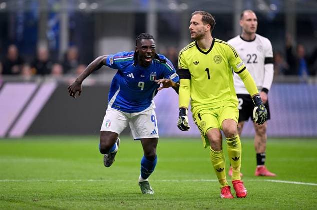 FUSSBALL UEFA Nations League 2024 2025 Viertelfinal Hinspiel in Mailand Italien - Deutschland 20.03.2025 Jubel Italien nach dem Tor zum 1-0, Moise Kean (li, Italien) neben Torwart Oliver Baumann (re, Deutschland)