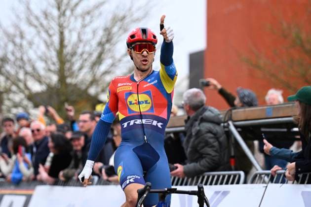 Sport Themen der Woche KW12 Sport Bilder des Tages Bredene Koksijde Classic 2025 cycling race KOKSIJDE, BELGIUM - MARCH 21 : Theuns Edward (BEL) of Lidl - Trek wins during the Men Elite UCI 1.Pro 23rd Bredene Koksijde Classic cycling race with start in Bredene and finish in Koksijde (201 km) on March 21, 2025 in Koksijde, Belgium, 21 03 2025 ( Motordriver Stephan Boone & Koksijde Belgium  Copyright: xTomasxSiskx