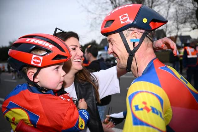 Bredene Koksijde Classic 2025 cycling race KOKSIJDE, BELGIUM - MARCH 21 : Theuns Edward (BEL) of Lidl - Trek celebrates the victory with his wife and child after the Men Elite UCI 1.Pro 23rd Bredene Koksijde Classic cycling race with start in Bredene and finish in Koksijde (201 km) on March 21, 2025 in Koksijde, Belgium, 21 03 2025 ( Motordriver Stephan Boone & Koksijde Belgium  Copyright: xTomasxSiskx