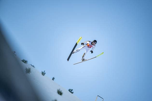 LAHTI, FINNLAND: Saisonfinale - Weltcup Skisprung Frauen: Skispringen HS130 am 21.03.2025 auf der Salpausselkä-Schanze in Lahti. Annika Belshaw aus den Vereinigten Staaten in Aktion. *** LAHTI, FINLAND Season finale World Cup Ski Jumping Women Ski Jumping HS130 on 21 03 2025 on the Salpausselkä ski jump in Lahti Annika Belshaw from the United States in action