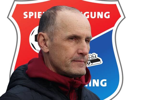 ! ACHTUNG MONTAGE ! Hier im Bild Heiko Herrlich, Trainer (SpVgg Unterhaching) der nach Medienberichten von der SpVgg Unterhaching gefeuert, entlassen wurde, Trainerknall, im Hintergrund das Logo