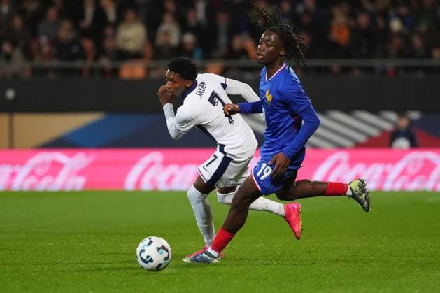 Jaden Philogene of England and Ismael Doukoure of France France U21, U 21 v England U21, International Friendly, Länderspiel, Nationalmannschaft Football, Stade du Moustoir, Lorient, France - 21 Mar 2025 EDITORIAL USE ONLY No use with unauthorised audio, video, data, fixture lists, club league logos or live services. Online in-match use limited to 120 images, no video emulation. No use in betting, games or single club league player publications. Copyright: xDavexWinter Shutterstockx 15215626ae