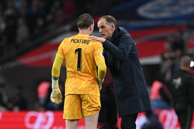 England v Albania 2026 FIFA World Cup, WM, Weltmeisterschaft, Fussball Qualifier 21 03 2025. England head coach Thomas Tuchel gives instructions to Jordan Pickford (1) of England during the 2026 FIFA World Cup Qualifier match between England and Albania at Wembley Stadium, London, England on 21 March 2025. London Wembley Stadium Greater London England Editorial use only , Copyright: xGrahamxHuntx PSI-21662-0093