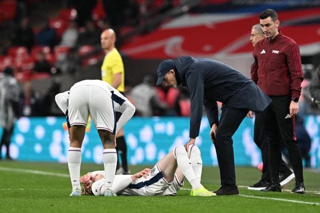 England v Albania 2026 FIFA World Cup, WM, Weltmeisterschaft, Fussball Qualifier 21 03 2025. England head coach Thomas Tuchel checks on Anthony Gordon (18) of England who is down injured as the full time whistle blows during the 2026 FIFA World Cup Qualifier match between England and Albania at Wembley Stadium, London, England on 21 March 2025. London Wembley Stadium Greater London England Editorial use only , Copyright: xGrahamxHuntx PSI-21662-0138