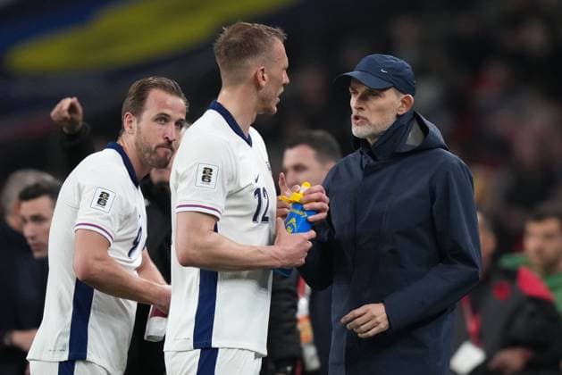 England v Albania, UEFA World Cup qualifiers - Group Stage - Group K, Football, Wembley Stadium, London, UK - 21 Mar 2025 Dan Burn of England receives instructions from Thomas Tuchel manager of England before taking a corner. London Wembley Stadium London GBR, UK NEWSPAPERS OUT Copyright: xSeanxRyanx
