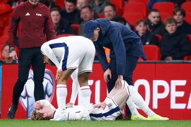 England v Albania 2026 FIFA World Cup, WM, Weltmeisterschaft, Fussball Qualifiers Reece James of England and England Head Coach Thomas Tuchel look concerned as Anthony Gordon of England lies injured during the 2026 FIFA World Cup Qualifiers Group K match at Wembley Stadium, London UK Newspapers OUT Copyright: xPaulxChestertonx FIL-21611-0031