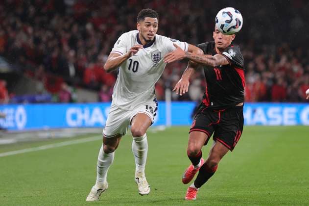England v Albania 2026 FIFA World Cup, WM, Weltmeisterschaft, Fussball Qualifiers Jude Bellingham of England and Myrto Uzuni of Albania in action during the 2026 FIFA World Cup Qualifiers Group K match at Wembley Stadium, London UK Newspapers OUT Copyright: xPaulxChestertonx FIL-21611-0049