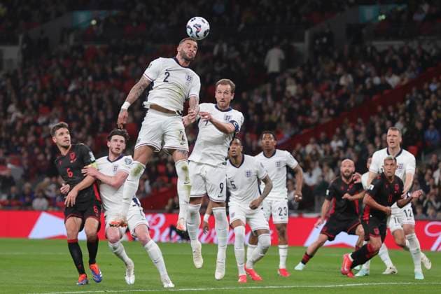 Sport Bilder des Tages England v Albania 2026 FIFA World Cup, WM, Weltmeisterschaft, Fussball Qualifiers Kyle Walker of England and Harry Kane of England combine to head clear during the 2026 FIFA World Cup Qualifiers Group K match at Wembley Stadium, London UK Newspapers OUT Copyright: xPaulxChestertonx FIL-21611-0095
