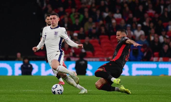 England v Albania, London, UK - 21 Mar 2025 Phil Foden of England challenges for the ball with Naser Aliji of Albania during the FIFA World Cup, WM, Weltmeisterschaft, Fussball Qualifier match between England and Albania on 21st March 2025 at Wembley Stadium, London London Wembley Stadium London GBR Copyright: xFrankiexOKeeffe PPAUKx PPA-174990