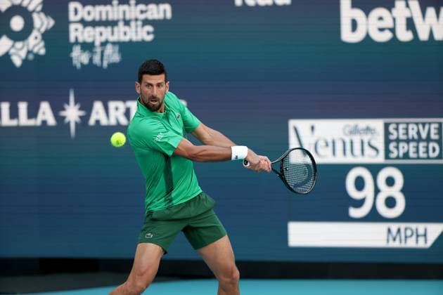 Sport Bilder des Tages March 21, 2025, Miami Gardens, Florida, United States Of America: MIAMI GARDENS, FLORIDA - MARCH 21: Novak Djokovic of Serbia defeats Rinky Hijikata of Australia during Day 4 of the Miami Open at Hard Rock Stadium on March 21, 2025 in Miami Gardens, Florida. ...People: Novak Djokovic Miami Open 2025 - Day 4  - ZUMAs214 20250321_ada_s214_024 Copyright: xSMGx