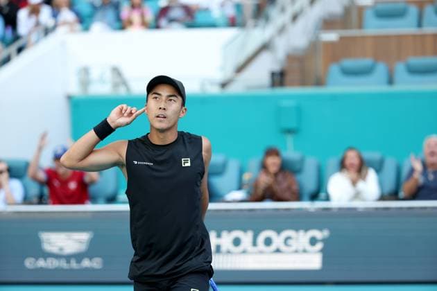 March 21, 2025, Miami Gardens, Florida, United States Of America: MIAMI GARDENS, FLORIDA - MARCH 21: Novak Djokovic of Serbia defeats Rinky Hijikata of Australia during Day 4 of the Miami Open at Hard Rock Stadium on March 21, 2025 in Miami Gardens, Florida. ...People: Rinky Hijikata Miami Gardens United States Of America - ZUMAs214 20250321_ada_s214_058 Copyright: xSMGx
