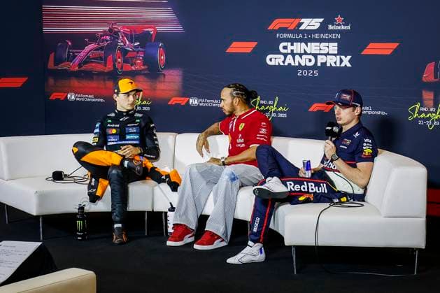 F1 - CHINESE GRAND PRIX 2025 HAMILTON Lewis (gbr), Scuderia Ferrari SF-25, PIASTRI Oscar (aus), McLaren F1 Team MCL39, VERSTAPPEN Max (ned), Red Bull Racing RB21, portrait, press conference, PK, Pressekonferenz during the Formula 1 Heineken Chinese Grand Prix 2025, 2nd round of the 2025 FIA Formula One World Championship, WM, Weltmeisterschaft from March 21 to 23, 2025 on the Shanghai International Circuit, in Shanghai, China - ShanghaiChina Copyright: xJavierxJimenezx