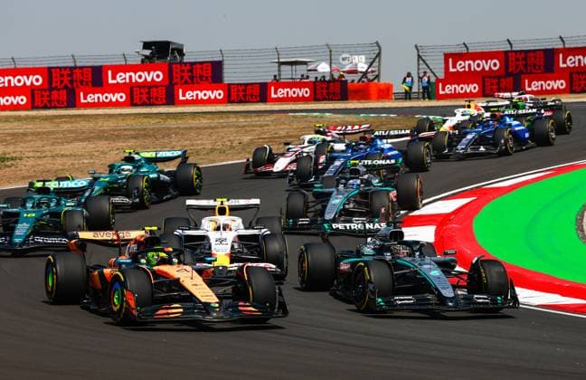Shanghai, China : Formula1 GP of China, No. 4 Lando Norris (GBR), McLaren MCL39, Mercedes, No. 63 George Russel (GBR), Mercedes-AMG PETRONAS Formula One Team, Mercedes-AMG F1 W16 E Performance, Start Shanghai China