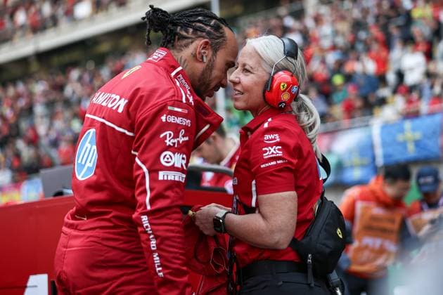 F1 Grand Prix Of China - Sprint & Qualifying Lewis Hamilton of Great Britain and Scuderia Ferrari talks with his physio Angela Cullen during the Sprint ahead of the F1 Grand Prix of China at Shanghai International Circuit in Shanghai, China, on March 22, 2025. Shanghai Shanghai China  Copyright: xPaddockerx originalFilename:paddocker-f1grandp250322_npLG7.jpg
