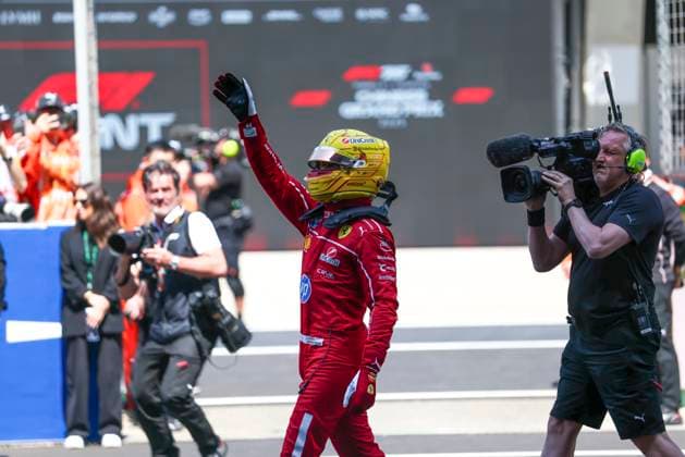 FORMULA 1 CHINESE GRAND PRIX 2025 LEWIS HAMILTON (GBR) of Scuderia Ferrari 44 waving at the crowd after the sprint race during the FORMULA 1 HEINEKEN CHINESE GRAND PRIX 2025 at the Shanghai Audi International Circuit, Shanghai, China on 22 March 2025 Credit: Antoine Lapeyre Every Second Media Editorial use only. All images are copyright Every Second Media Limited. No images may be reproduced without prior permission. Copyright: xIMAGO EveryxSecondxMediax ESM-1387-0010 AntoinexLapeyrex xEveryxSecondxMediax