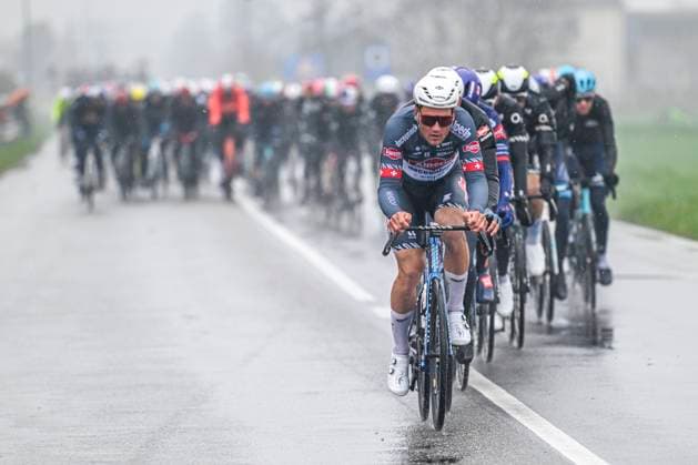 Sport Bilder des Tages 2025 Milan - Sanremo UCI WorldTour cycling race SANREMO, ITALY - MARCH 22 : Dillier Silvan (SUI) of Alpecin - Deceuninck leading the peloton during the UCI WorldTour 116th Milan - Sanremo cycling race with start in Pavia and finish at the Via Roma in Sanremo on March 22, 2025 in Sanremo, Italy, 22 03 2025 ( Motordriver Kenny Verfaillie - Sanremo Italy  Copyright: xNicoxVereeckenx